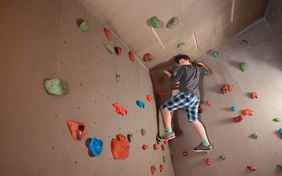 Kletterwand für Sportsfreunde - Foto: Ingo Wandmacher